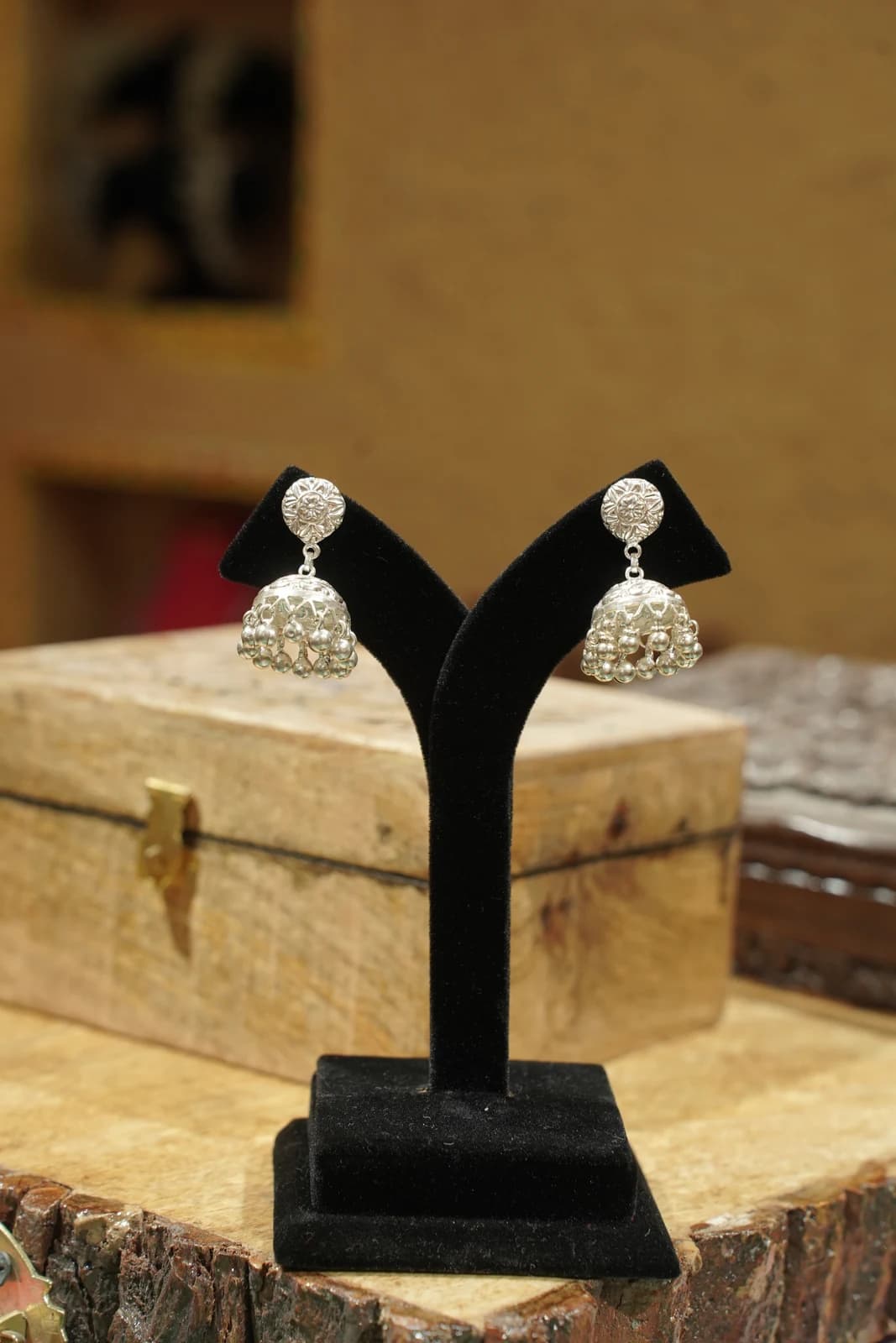 Jhumki alternate view