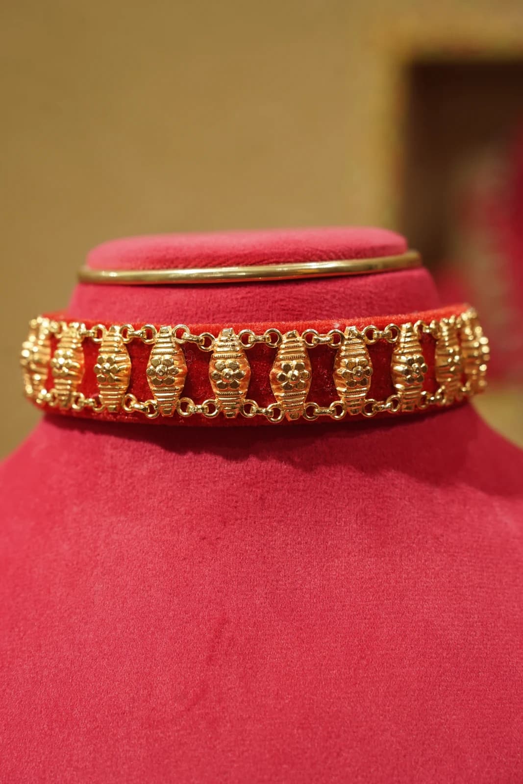 Guloband alternate view