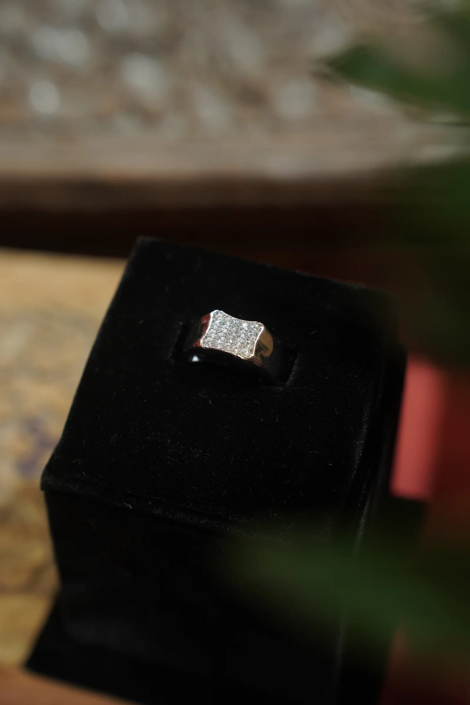 Men’s Anguthi alternate view