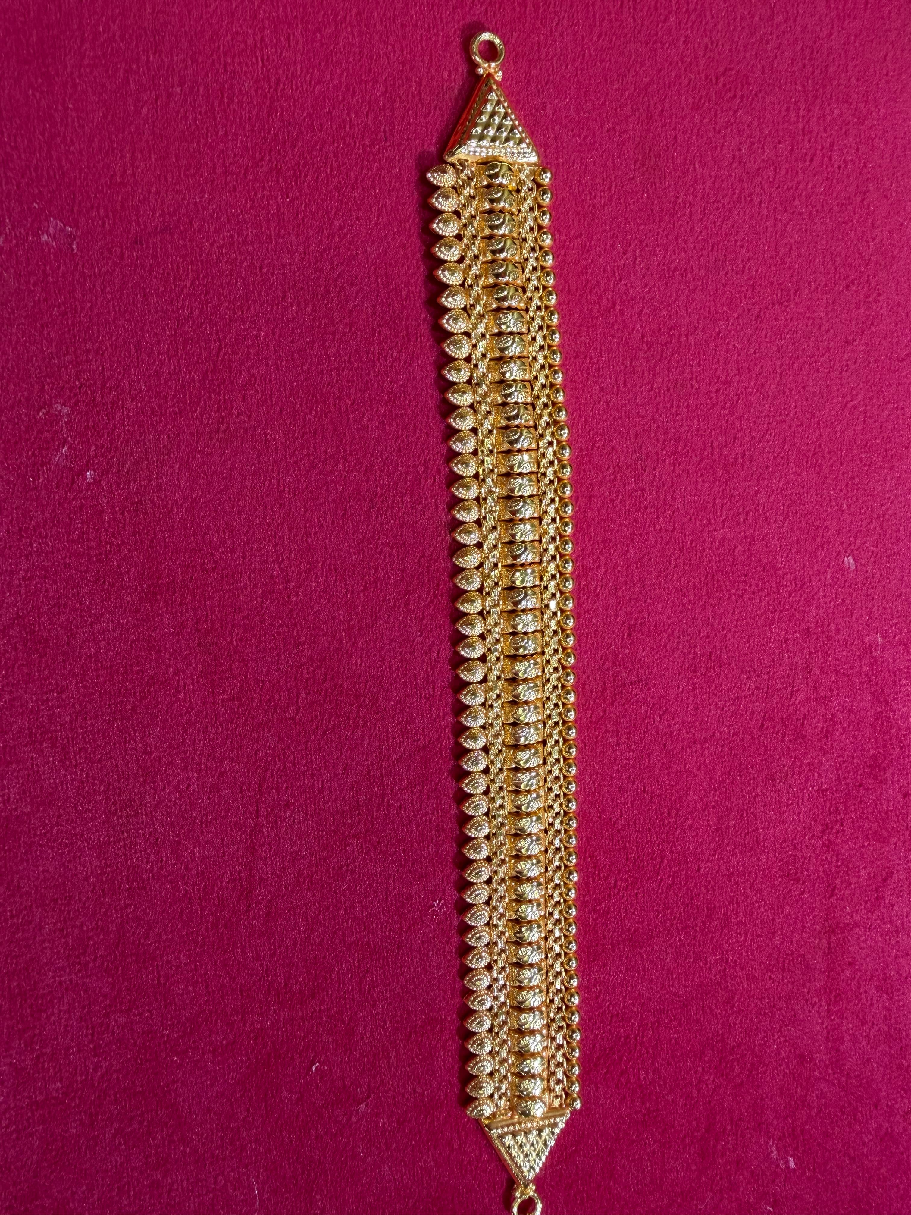 Guloband alternate view